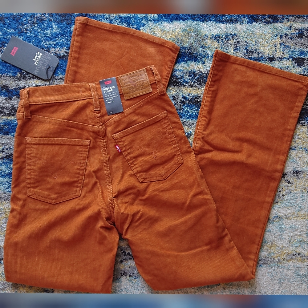 Levi's Ribcage Flare Corduroy Pants Caramel Cafe - Picture 11 of 15